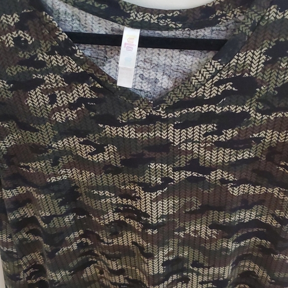 Lularoe Christy T, Camouflage - Picture 4 of 4